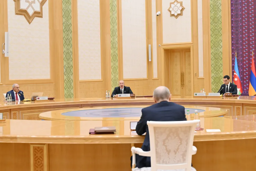 Ilham Aliyev attends restricted-format meeting of CIS Council of Heads of State — 16