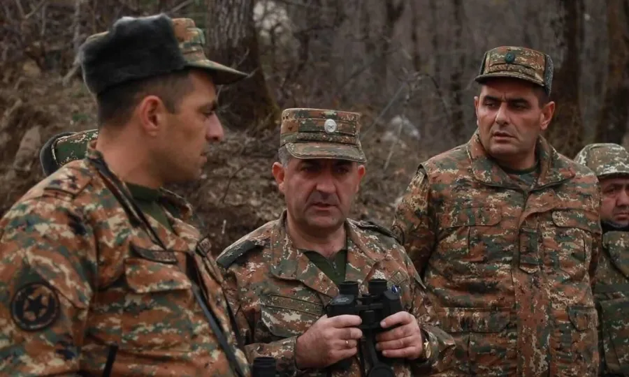 Ermənistan silahlanır, generalları tez-tez sərhədə gəlir
