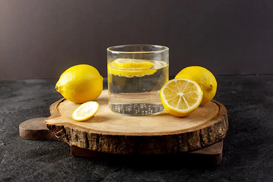 Acqarına limonlu su içməyin gizli zərərləri və faydaları