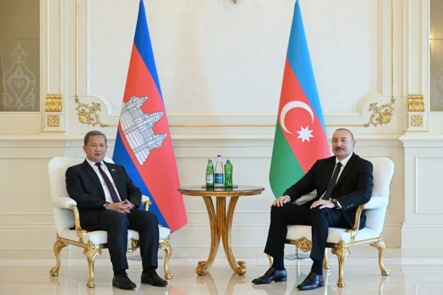Prezident Kambocanın Baş naziri ilə məhdud tərkibdə görüşdü