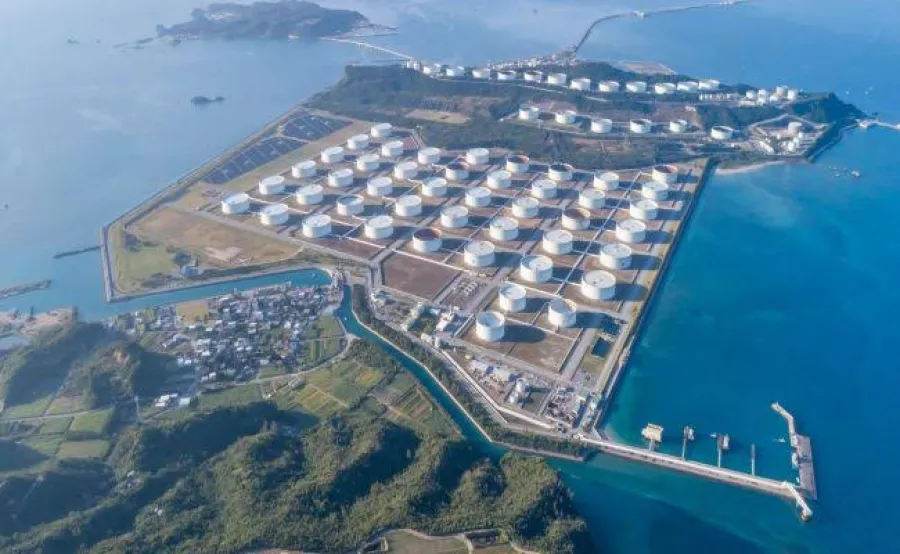 Yaponiya neft giqantları ilə istehlakçılar arasında vasitəçi olur