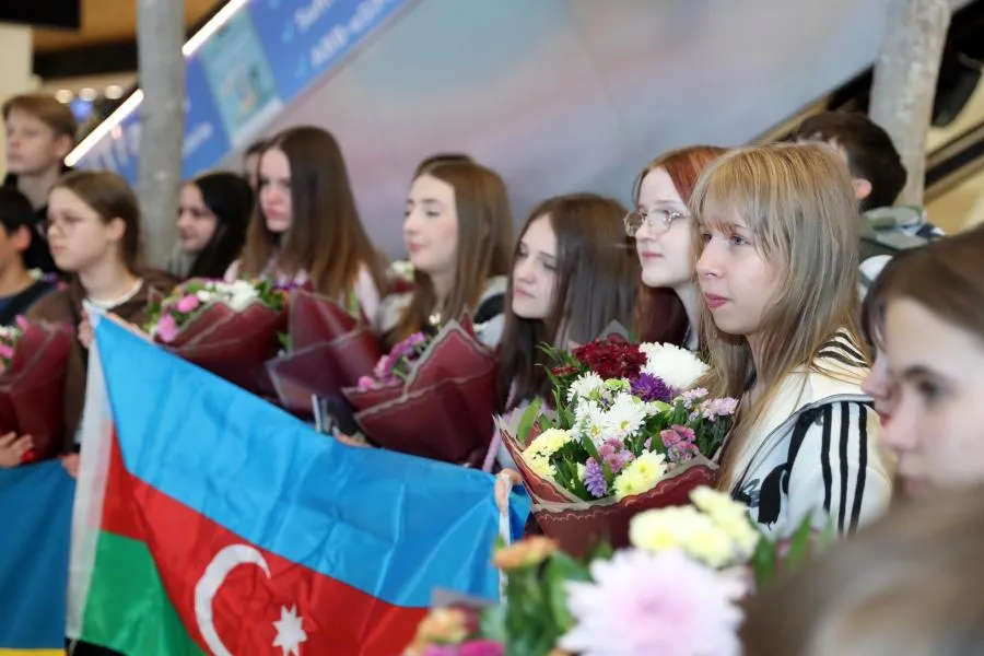 Ukraynadan daha 30 uşaq reabilitasiya üçün Azərbaycana gətirildi