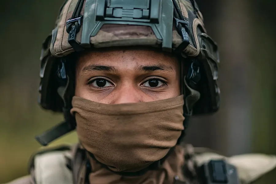 Kişilər çatmır? Bu ölkə orduda qadınların sayını artıracaq