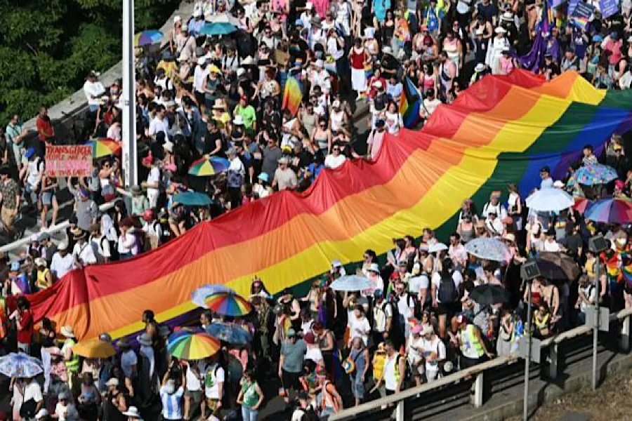 Orbanın LGBT qadağasına son qoyuldu