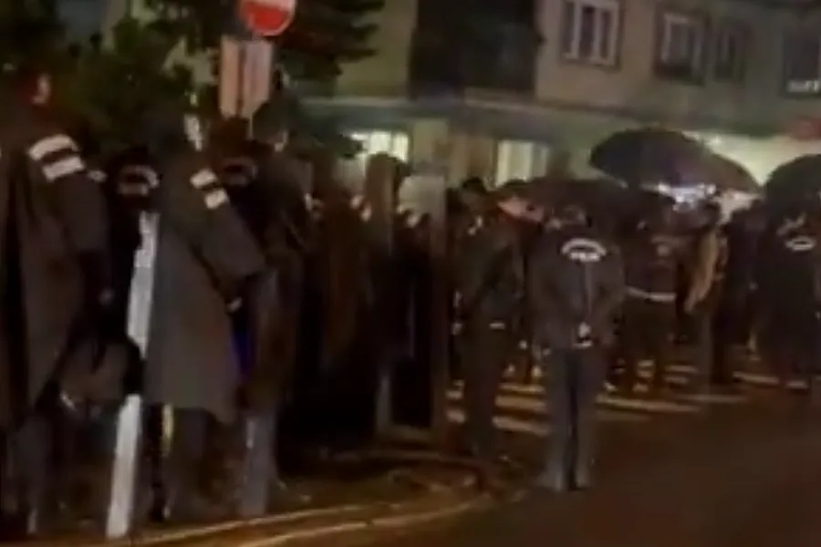 İstanbulda Azərbaycan konsulluğunun  qarşısı bağlandı - Polis hərəkətə keçdi