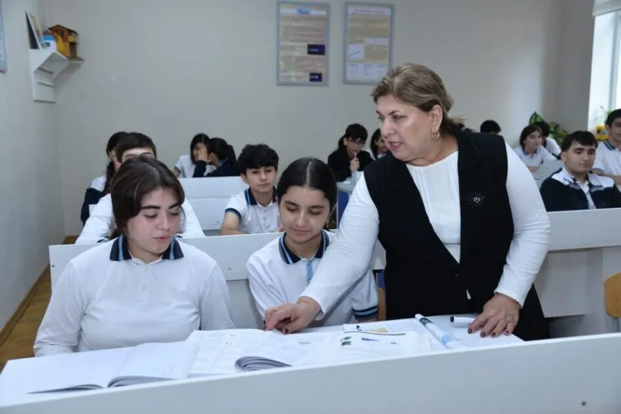 Məktəbli geyimində uşaqlar… – FOTOLAR