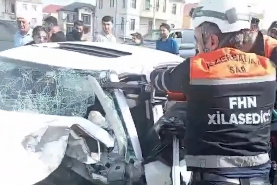 Masazırda ağır qəza: Xəsarət alanlar var - VİDEO