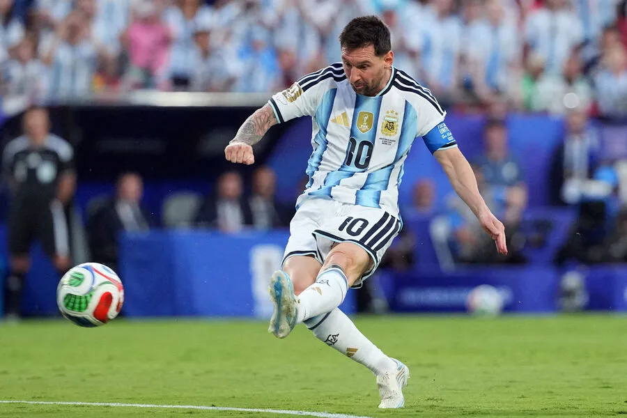 Messi ailəsi üçün milyonluq yaxta sifariş etdi