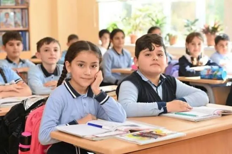 Azərbaycanda dərslərin başlama saatı dəyişdirilə bilər