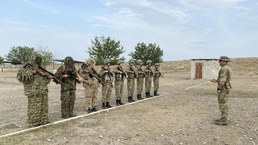 Xüsusi Təyinatlılar ehtiyatdan çağırılan hərbçilərə təlim keçirirlər - GÖRÜNTÜ