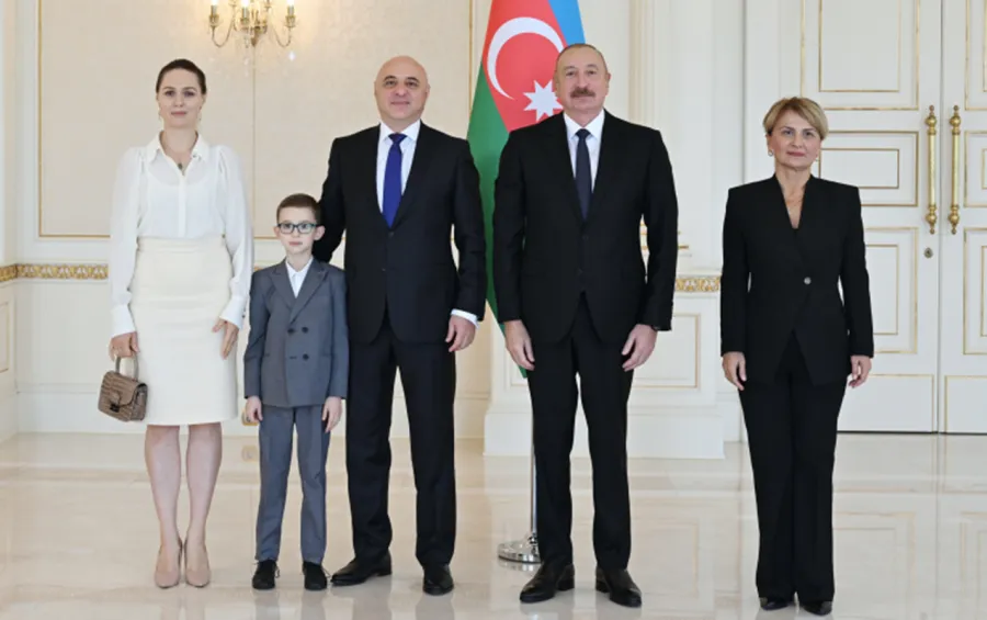 Yeni səfir ailəsi ilə Prezidentin qəbulunda - FOTOLAR