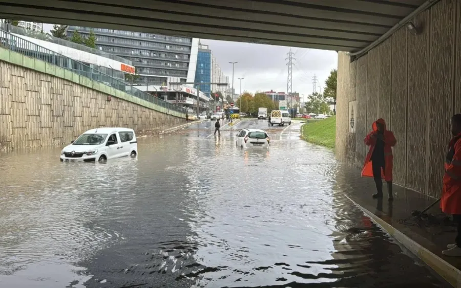 İstanbulda sel faciəsi: Beş nəfər öldü