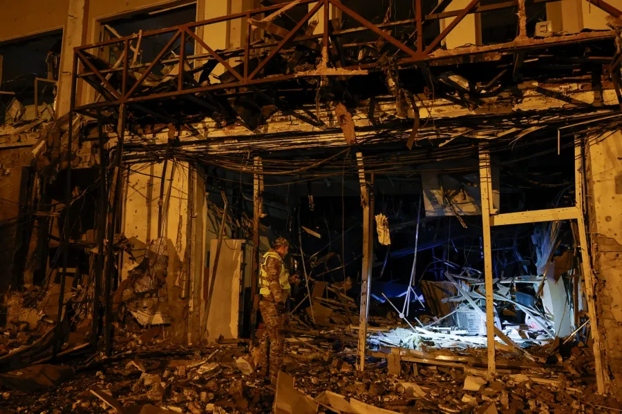 Kiyevə  ballistik raket hücumu: Dağıntılar var - VİDEO VƏ FOTOLAR 