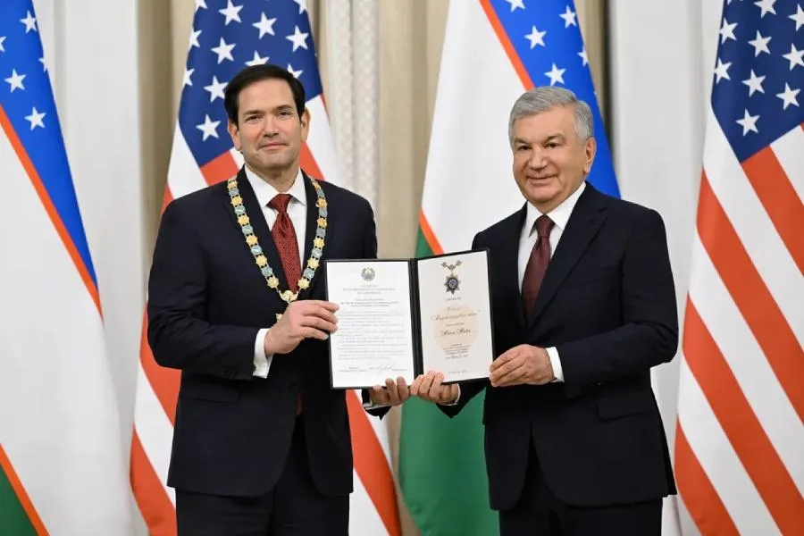 Mirziyoyev Rubio və Trampın elçisini təltif etdi