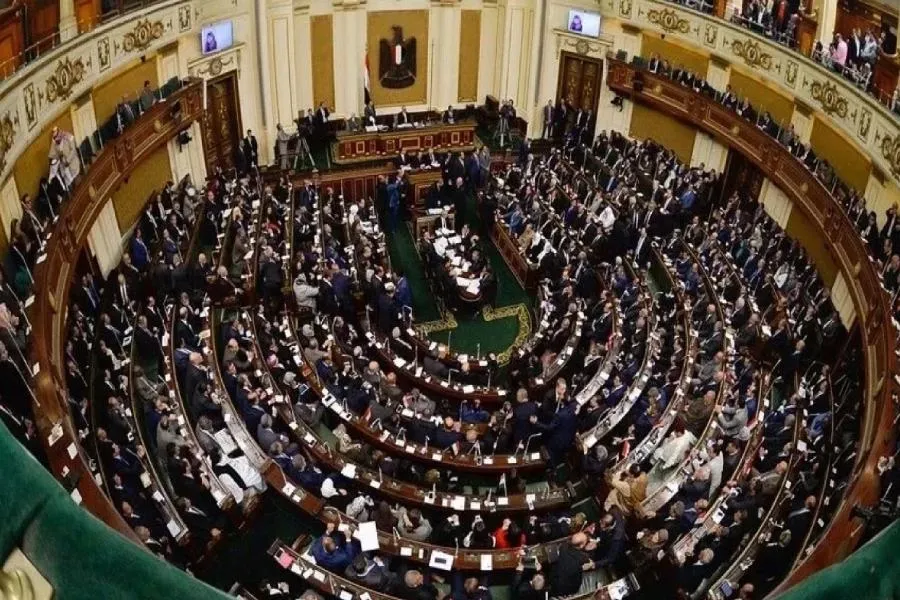Ər-Riyad hərbi dəstək gözləyir, Qahirə qərarı yubadır