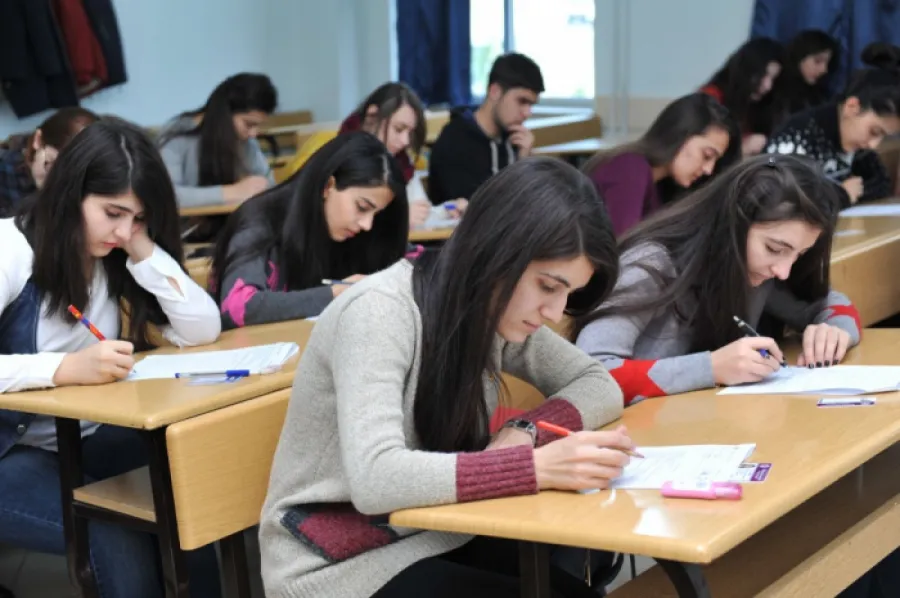Buraxılış imtahanı iştirakçılarının təcrübəsi araşdırıldı