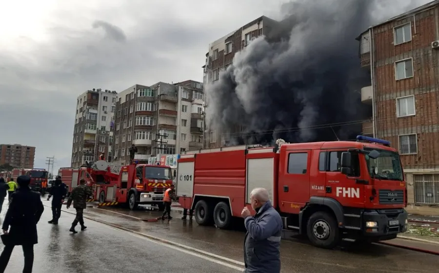 Bakıda yaşayış binasında YANĞIN