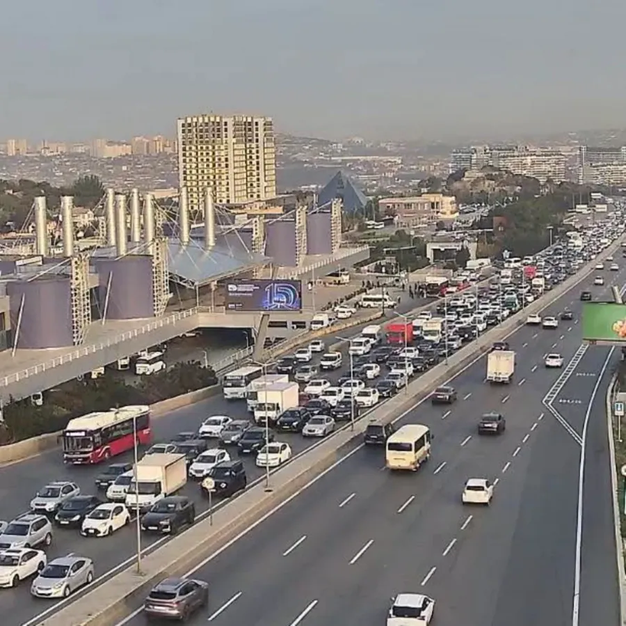 Bakıda 10 istiqamətdə tıxac var – SİYAHI