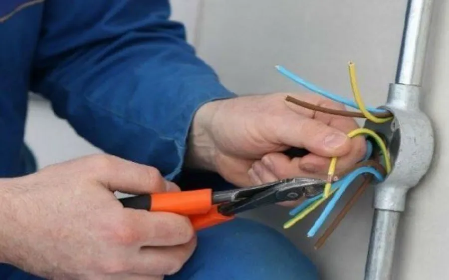 İstixanada işləyən kişini elektrik cərəyanı vuraraq öldürdü