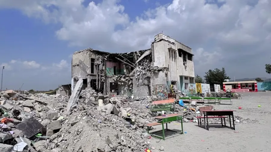 120 məktəblinin öldüyü bombardman edilən məktəb SEPAH bazası imiş