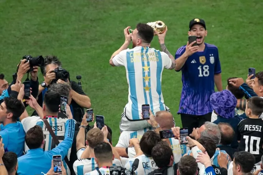 Arzuların gerçəkləşdiyi an: Lionel Messi futbol yolunun ən möhtəşəm anını açıqladı!