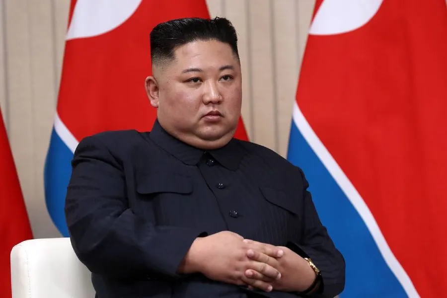 Ölüm xəbəri yayılan Kim Çen In Çinə səfər etdi